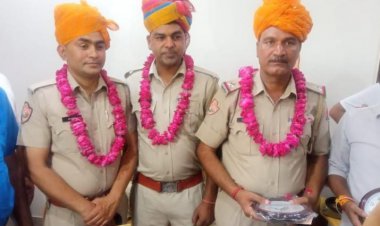 जयपुर के विद्या नगर स्थित जूते के गोदाम में लगी आग, मौके पर पहुंची पुलिस टीम ने आग से झुलसे लोगों को निकाला, लोगो ने किया सम्मान