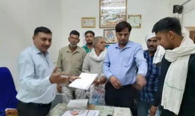 प्रधानाचार्य को हटाने की मांग को लेकर जनप्रतिनिधियों एंव ग्रामीणों ने मुख्य शिक्षा अधिकारी को सौंपा ज्ञापन, तालाबंदी करने की दी चेतावनी