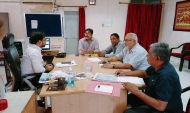 पत्रकारों के हित में जनसंपर्क अधिकारी से की मुलाकात