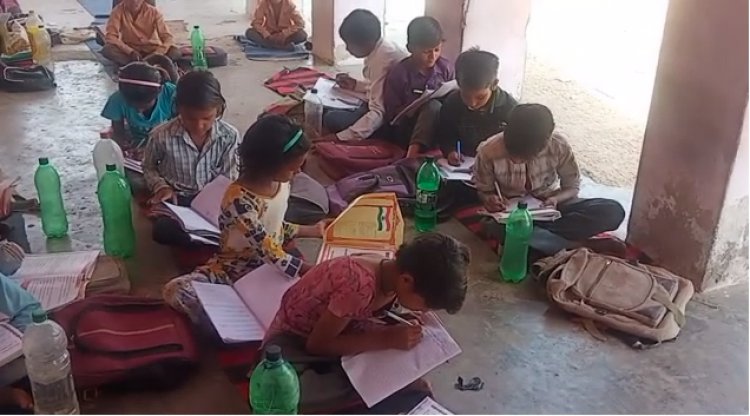 23 वर्षों से संचालित सरकारी स्कूल मे सुविधाओ का अभाव: बिना बिजली गर्मी में बैठने के साथ साथ घर से बोतलो में पीने का पानी लाने को मजबूर मासूम बच्चे