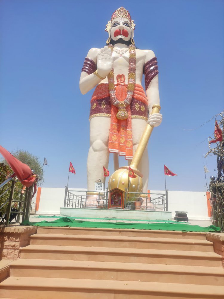 श्रीबांके बिहारी भगवान की मूर्ति का प्राण प्रतिष्ठा समारोह संपन्न, सीएम ने की महाआरती: हनुमान जी की 55 फुट लंबी मूर्ति रही आकर्षण का केंद्र
