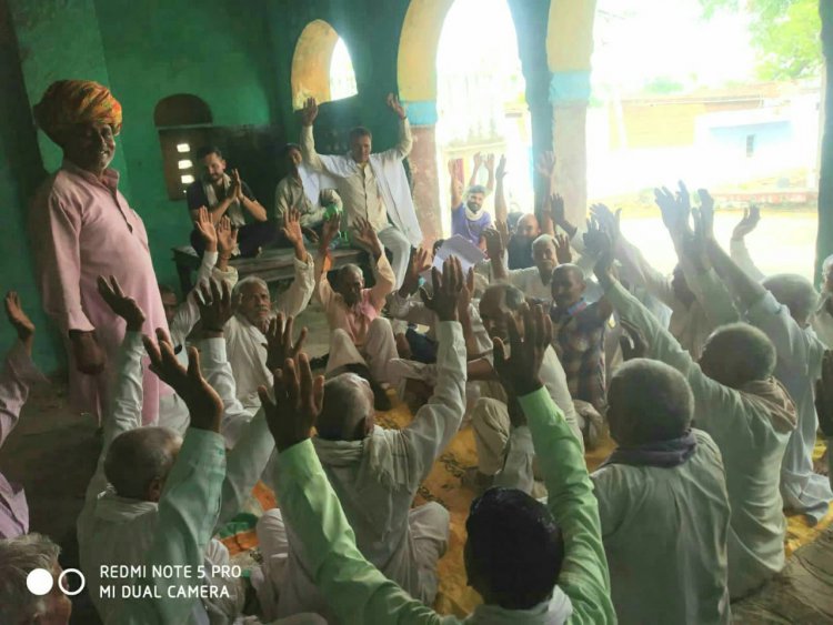 डीग की आठ ग्राम पंचायतों को नगर व सीकरी में जोड़ने का किया विरोध, जाटोली थून में आयोजित हुई पंचायत