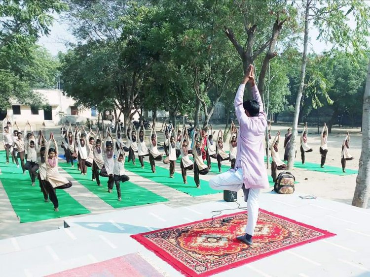 परीक्षा के दिनों में विद्यार्थियों के शारीरिक व मानसिक विकास में सहायक है योग - योगाचार्य दिनेश आर्य