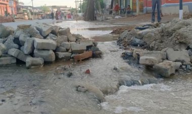 गोविन्दगढ़ : रिसाव के बाद टूटी पाइप लाइन ,व्यर्थ बहा लाखों लीटर पानी