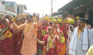 श्रीमद्भागवत सप्ताह कथा को लेकर कठूमर कस्बे के प्रमुख मार्गों से निकाली गई भव्य मंगल कलश यात्रा