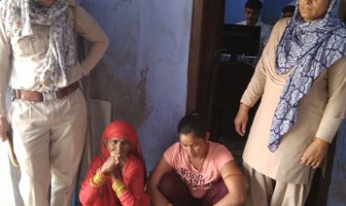 दबिंश के दौरान थानाधिकारी एवं कांस्टेबल पर फायरिंग करने वाली दो आरोपी महिलाए गिरफ्तार