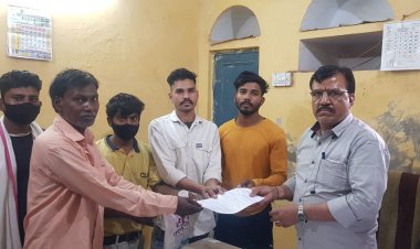 वाल्मीकि मौहल्ले वासियों ने सरकारी रास्ते से अतिक्रमण हटवाने के लिए एसडीएम को ज्ञापन सौंपा