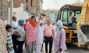 करनीकोट के मुख्य रास्तों से हो रहे अतिक्रमण को प्रशासन ने पीला पंजा चला कर हटाया