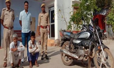 नाकाबंदी के दौरान दो लोगों को चोरी की बाइक चलाते किया गिरफ्तार, बाइक जब्त