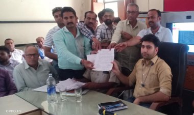 शिक्षा विभाग के आदेशो के बावजूद अवकाश की अवहेलना करते हुए क़स्बे सहित ग्रामीण क्षेत्र में संचालित मिले निजी स्कूल: कार्यवाही की मांग को लेकर एसडीएम को सौंपा ज्ञापन