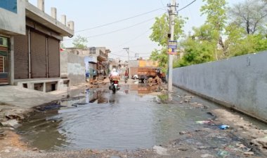 गोविंदगढ़ कस्बे के सफाई व्यवस्था को लेकर और भी बिगड़े हालात मंदिर जाना हुआ दूभर, लोग परेशान