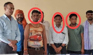 तहसीलदार, सहायक प्रशासनिक अधिकारी और निजी दलाल रिश्वत लेते गिरफ्तार