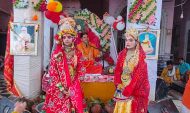 श्रीमद्भागवत  कथा में श्रीकृष्ण और रुक्मणी विवाह के प्रसंग पर पांडाल में श्रद्धालुओं ने बरसाए फूल