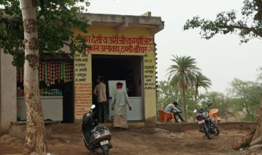 नियम विरुद्ध बस स्टैंड व सीएचसी के नजदीक खुली शराब ठेके की दुकान