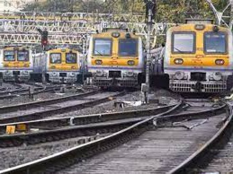 यात्रियों की सुविधा के लिए 18 जोड़ी रेलगाडियों में मासिक सीजन टिकट (MST) की सुविधा शुरू