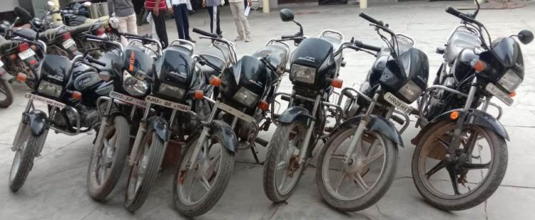 कामां थाना पुलिस की कार्यवाही: चोरी की सात मोटरसाइकिलों सहित तीन वाहन चोर गिरफ्तार