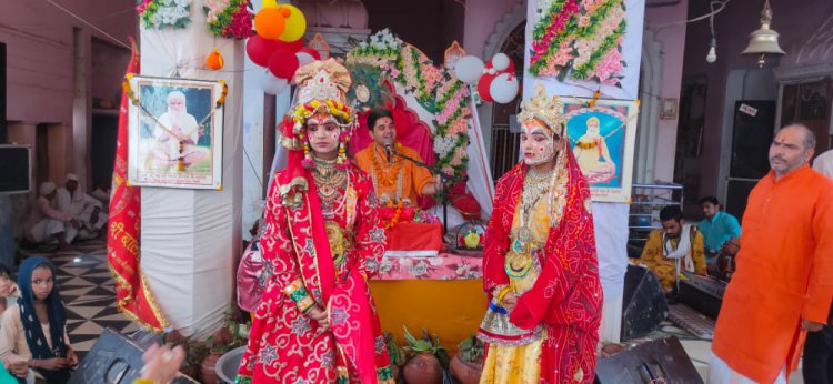 श्रीमद्भागवत  कथा में श्रीकृष्ण और रुक्मणी विवाह के प्रसंग पर पांडाल में श्रद्धालुओं ने बरसाए फूल