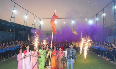 कूल फायर ,स्मोक फायर से रंगारंग आयोजनों के साथ आगाज हुआ महिला क्रिकेट का