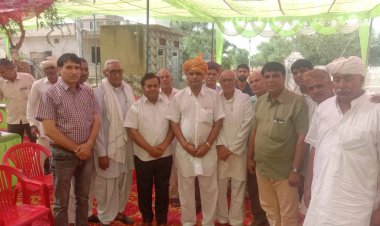 सेवानिवृत्ति पर लोगों ने शेखावाटी परंपरा के अनुसार किया तेतरवाल का स्वागत