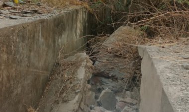 नाहर सागर तालाब की बदहाल मोरी, किसानों में चिंता लापरवाह अधिकारी