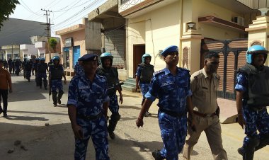 रैपिड एक्शन फोर्स के जवानों ने उदयपुरवाटी पुलिस थाने के जवानों के साथ किया फ्लैग मार्च