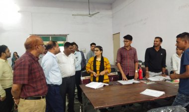 राजेन्द्र मार्ग विद्यालय के प्रतिभावान विद्यार्थियों को जिला कलक्टर ने किया सम्मानित