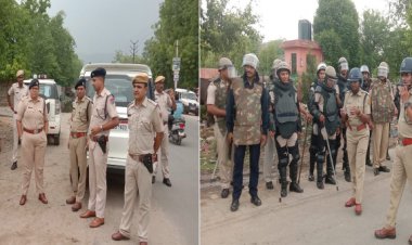 सेना भर्ती में लागू की जा रही "अग्निपथ योजना" के विरोध के चलते पुलिस अधीक्षक ने सशस्त्र पुलिस बल के साथ किया फ्लैग मार्च