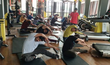 गुलाब फिटनेस जिम पुर में अंतरराष्ट्रीय योग दिवस पर कराया योगाभ्यास