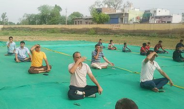 कठूमर पंचायत समिति परिसर में मनाया गया अंतर्राष्ट्रीय योग दिवस