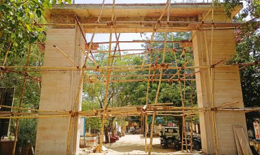 बर्डोद अस्पताल के मुख्य गेट में नहीं लगाई पूरी सामग्री : हल्की क्वालिटी का किया जा रहा प्रयोग