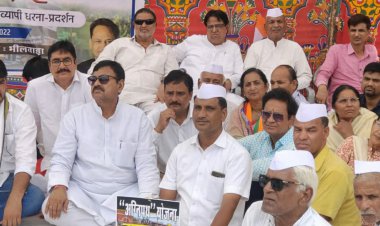 कांग्रेस के पूर्व जिलाध्यक्ष अनिल डांगी के नेतृत्व में कार्यकर्ताओ ने किया भीलवाड़ा में सत्याग्रह