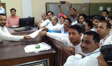 कांग्रेस कार्यकर्ताओं ने उपखण्ड कार्यालय के सामने धरना देकर अग्निपथ योजना के खिलाफ किया विरोध-प्रदर्शन