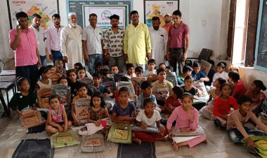 स्थापना दिवस पर देशवाली मदद फाउंडेशन ने शिक्षण सामग्री की वितरित