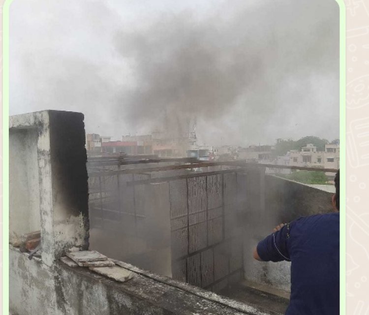आवासीय बस्ती स्थित हैंडलूम गोदाम में लगी भीषण आग,   मची अफरा तफरी