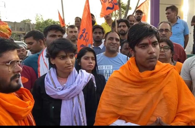 हिन्दू युवा राष्ट्रवादी परिषद के द्वारा नूपुर शर्मा के समर्थन में मंशा चोंक पर किया विरोध प्रदर्शन