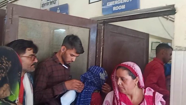 सीएचसी रामगढ में मरीजों की संख्या बढ़ने से बदतर हुए हालात