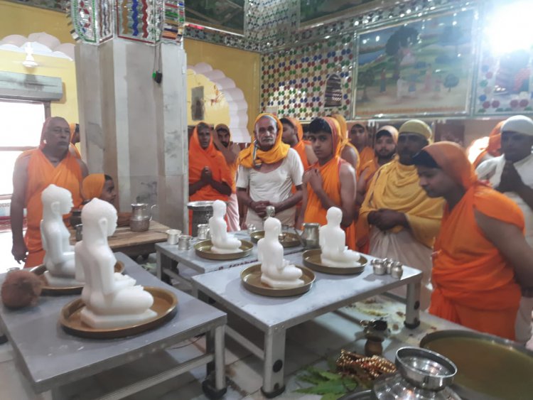 आदिनाथ दिगंबर जैन मंदिर में दो दिवसीय नवीन वेदी प्रतिष्ठा व नवीन जिनबिम्ब स्थापना कार्यक्रम हुआ संपन्न