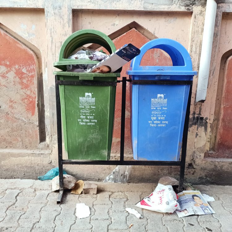महाभृष्टाचार: दो महीने में कचरे के ढेरों पर बिखर गए  24.90 लाख रुपये के डस्टबिन