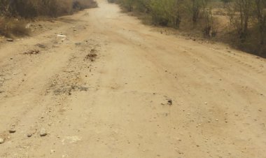 तिलोली-एकलिंगपुरा लिंक रोड़ की खस्ताहाल: कंक्रीटों से दुर्घटना की संभावना