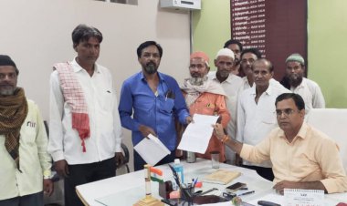 बिजली वॉल्टेज के बार बार कम-ज्यादा होने की समस्या से वार्डवासी परेशान: उपखंड अधिकारी को सौंपा ज्ञापन