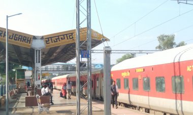 ट्रेन आने पर होती है अचानक भगदड़ दुघटना का भय: यात्रियों की प्रबल मांग की प्लेटफार्म पर लगे इलेक्ट्रिक डिस्प्ले