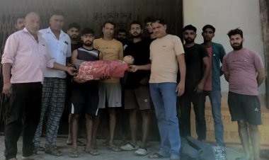 ग्राम पंचायत डाबड़वास सरपँच प्रतिनिधि ने छात्रों को खेल सामग्री की भेंट