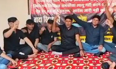 सरकार की वादा खिलाफी के विरोध में किया धरना प्रदर्शन