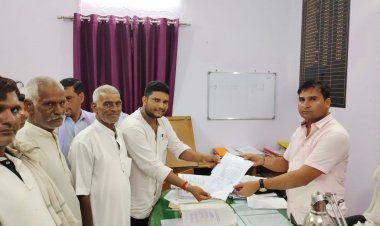 मुक्तिधाम पर पहुंचने के लिए नहीं है रास्ता: सरपंच के नेतृत्व में ग्रामीणों ने रास्ता दिलवाने के लिए एसडीएम को सौंपा ज्ञापन