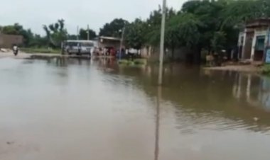 बस स्टैंड बना तरणताल, यात्रियों को रही असुविधा