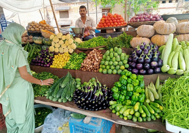 कोटकासिम क्षेत्र में सब्जी के भावों में बढ़ोतरी से आमजन हो रहा परेशान
