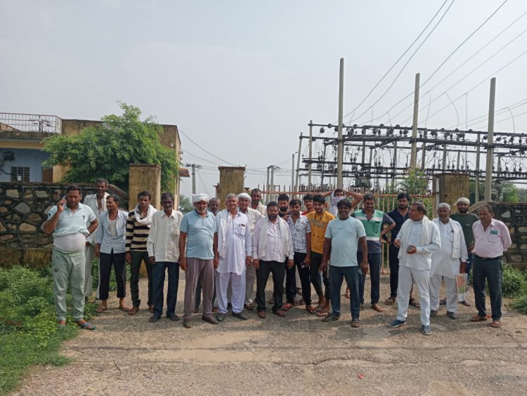 चिरूनी पावर हाउस पर क्षेत्रवासियों ने बिजली कटौती के विरोध में सौंपा ज्ञापन