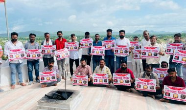 शहीदों की स्मृति में रक्तदान शिविर के पोस्टर का किया विमोचन