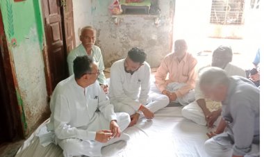 सडक हादसे में मृतक कांस्टेबल के परिजनों से मिलकर पर्यटन मंत्री विश्वेन्द्र सिंह ने दी सांत्वना