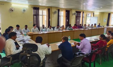 मुख कार्यकारी अधिकारी ने पंचायत समिति रामगढ का किया औचिक निरीक्षण:  कर्मचारी की काम चोरी पर जताई नाराजगी